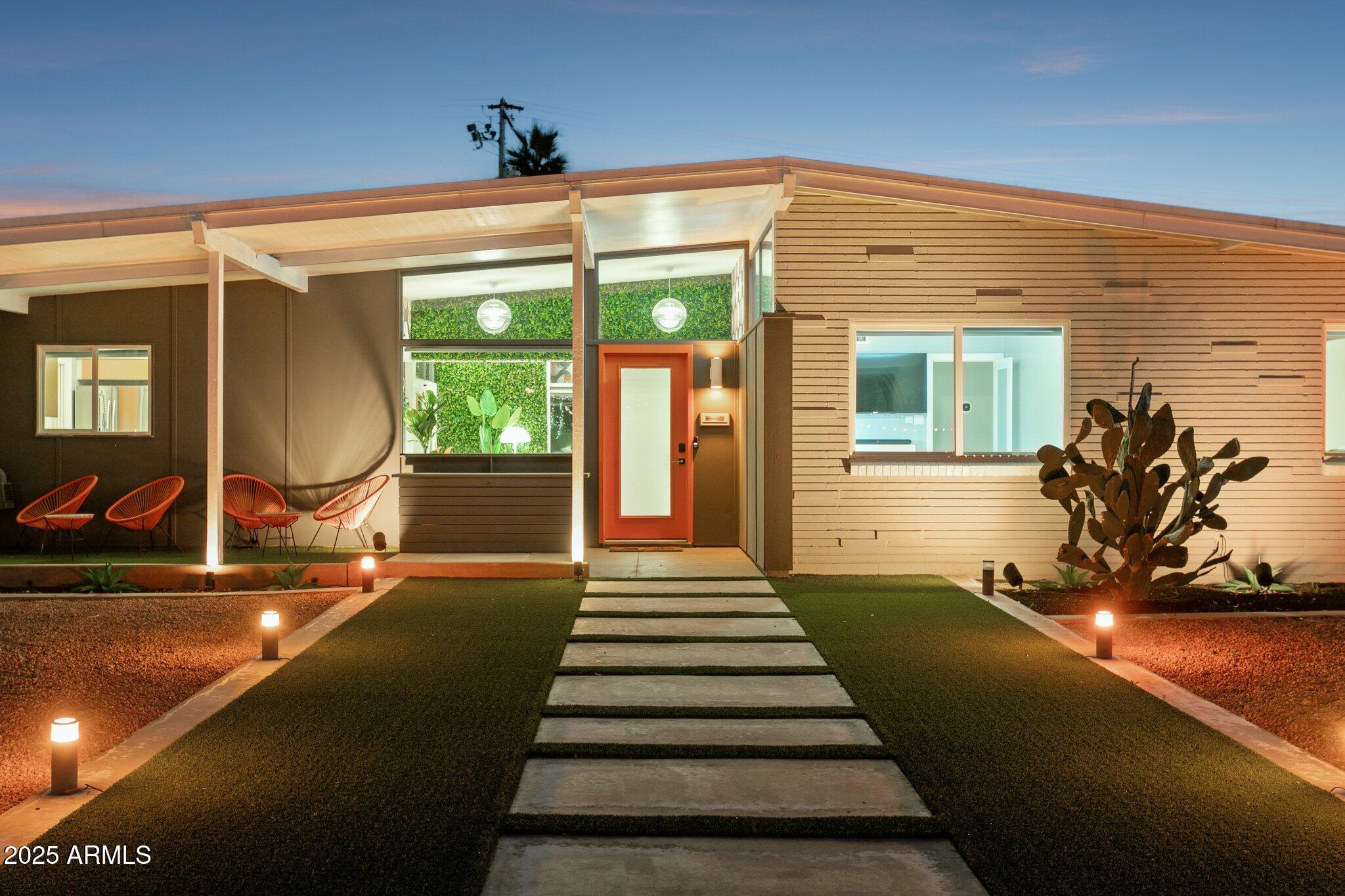2055 W WINDSOR Avenue, Phoenix, AZ 85009