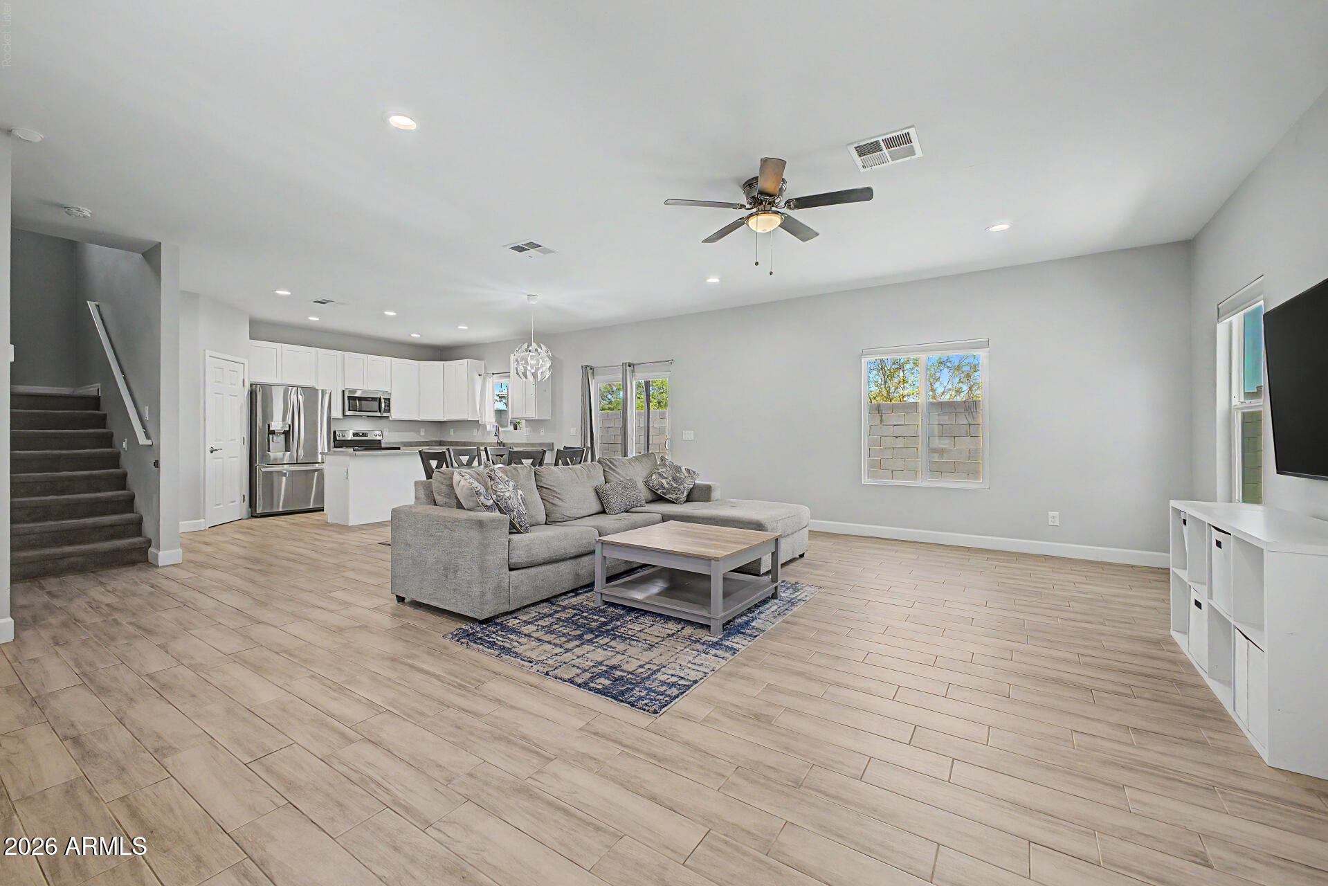 1018 E ODEUM Lane, Phoenix, AZ 85040