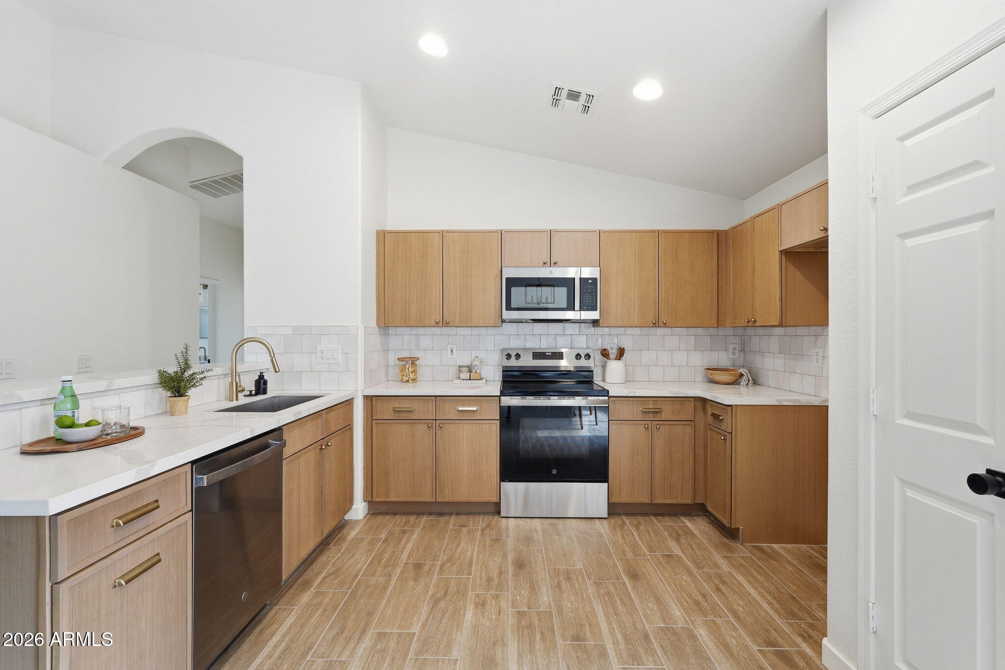 6126 E ROLAND Street, Mesa, AZ 85215