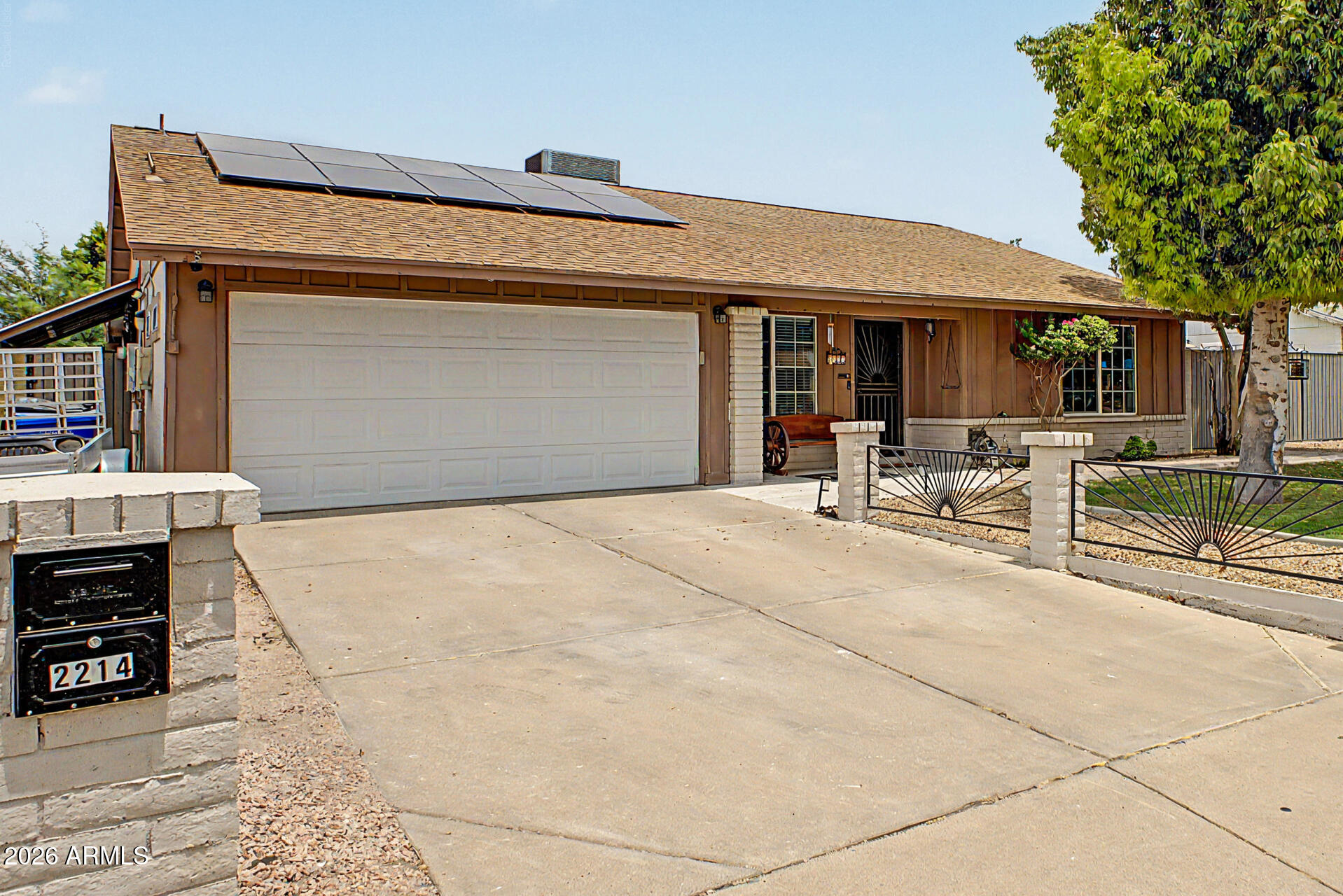 2214 E HOLMES Avenue, Mesa, AZ 85204