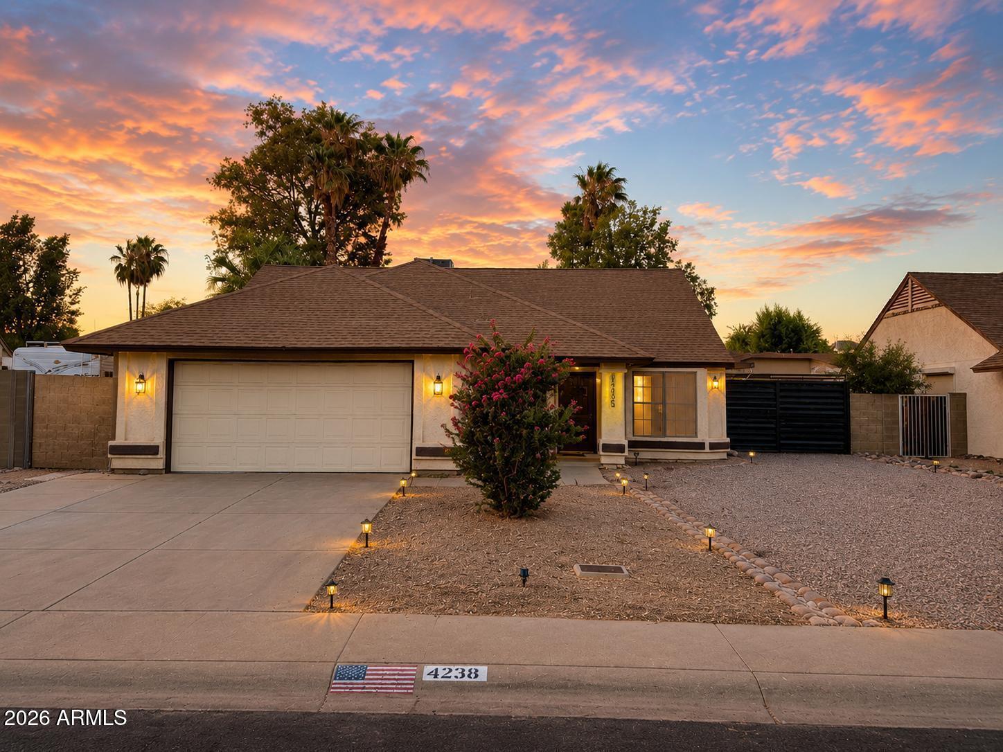 4238 E EVERETT Drive, Phoenix, AZ 85032