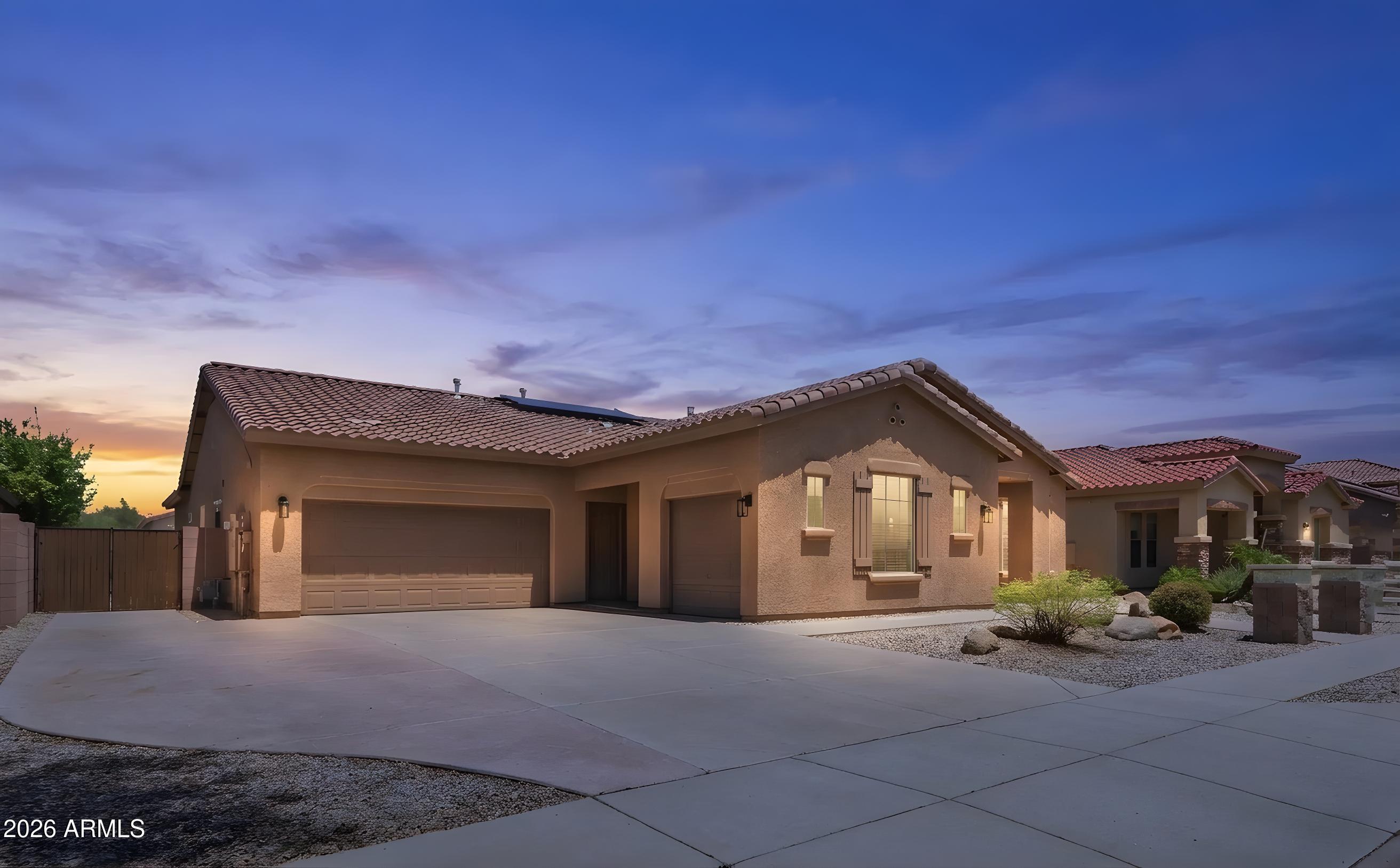 2406 W DESPERADO Way, Phoenix, AZ 85085