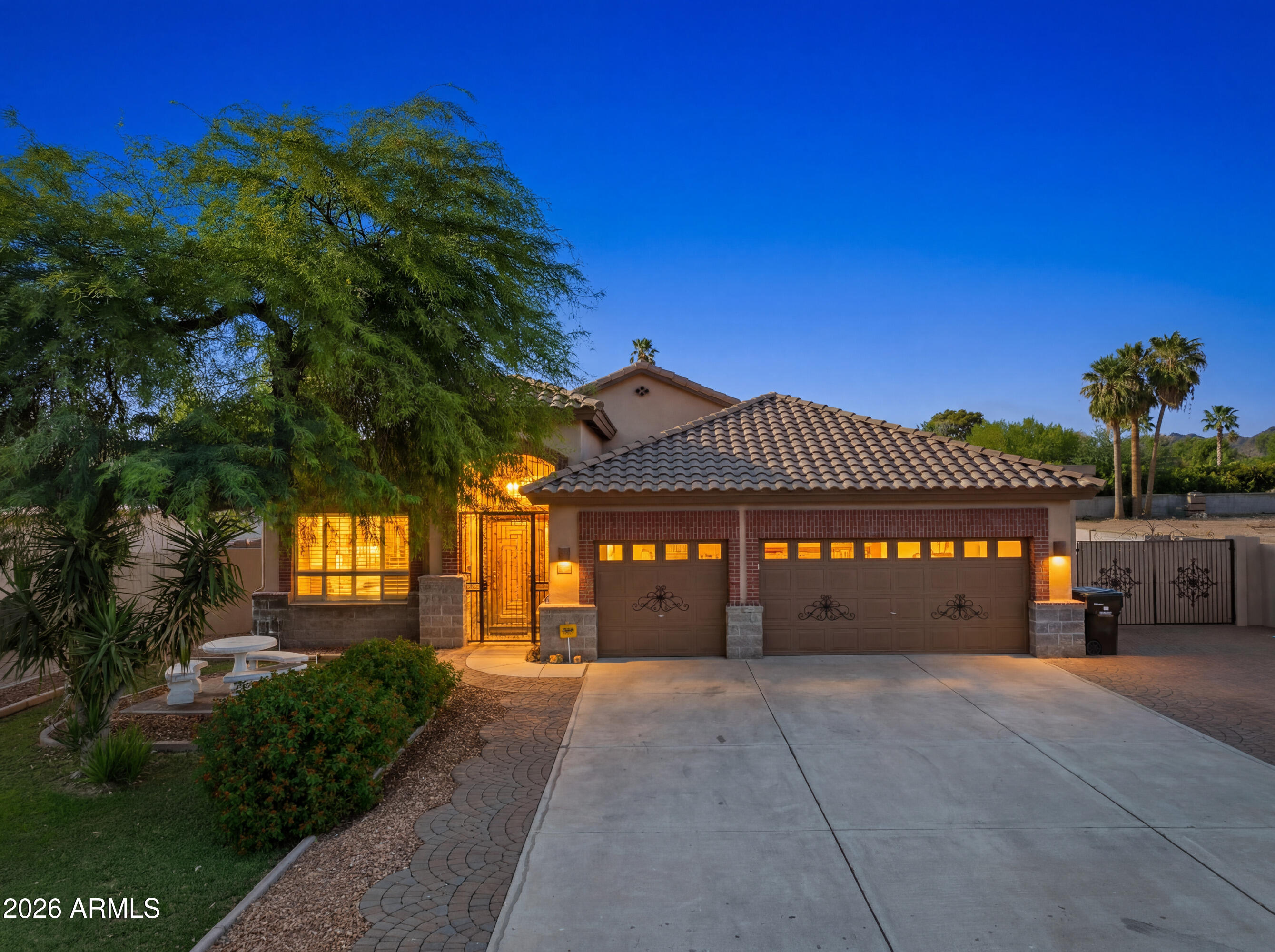 718 E ORANGEWOOD Avenue, Phoenix, AZ 85020