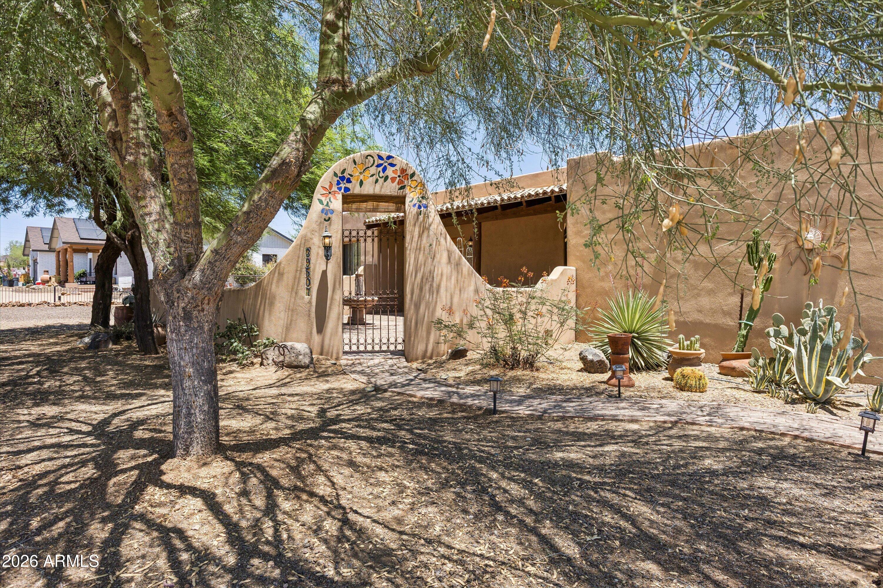 39507 N 10TH Street, Phoenix, AZ 85086