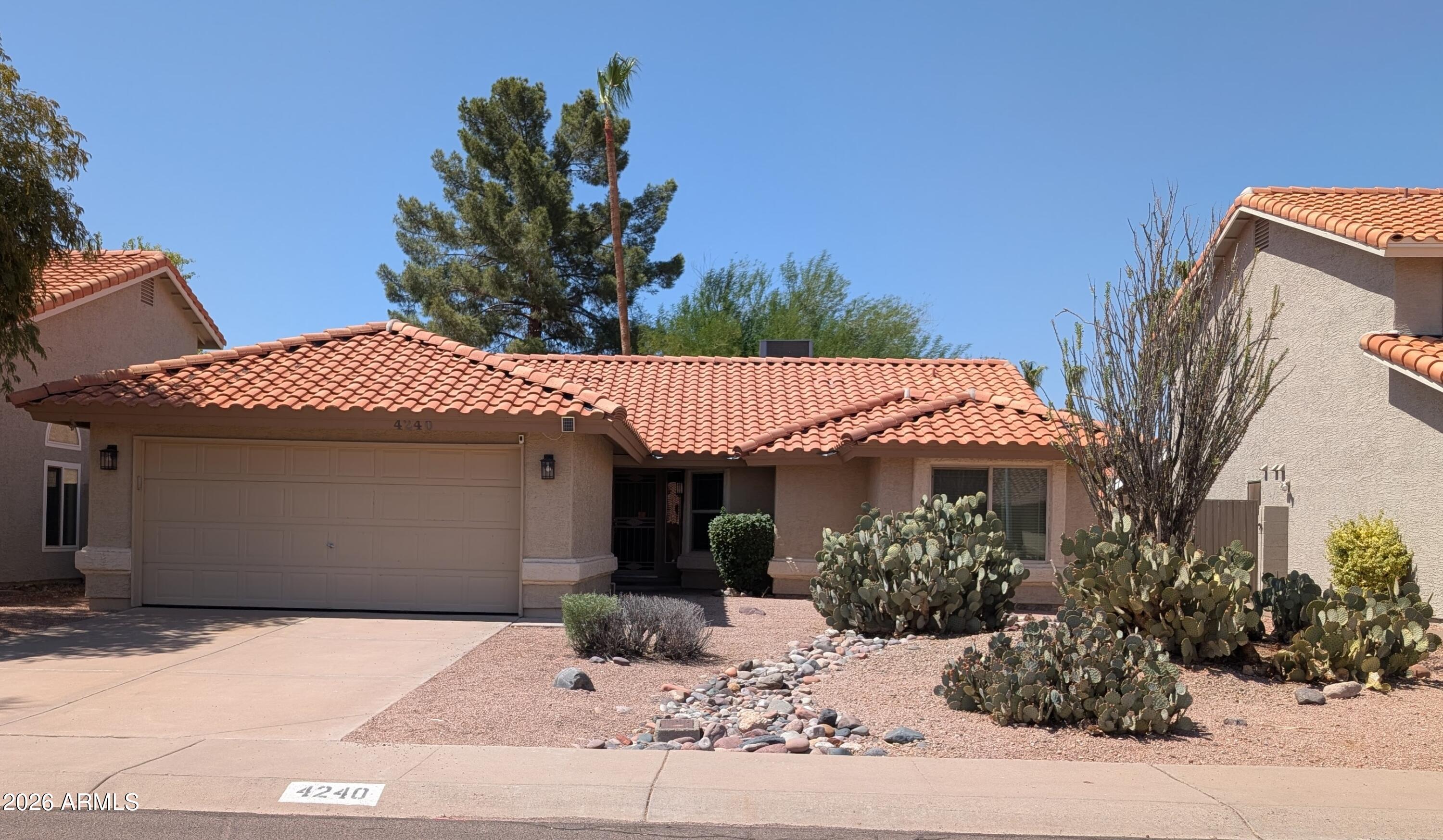 4240 E AMBERWOOD Drive, Phoenix, AZ 85048