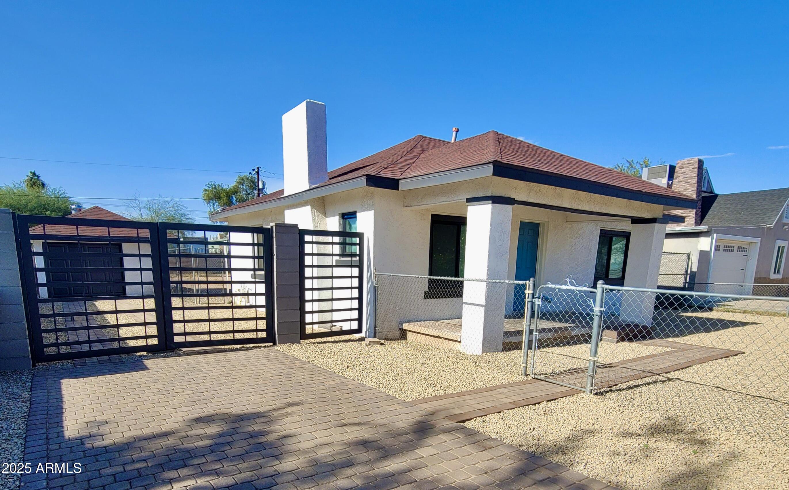 2112 N 24TH Place, Phoenix, AZ 85008