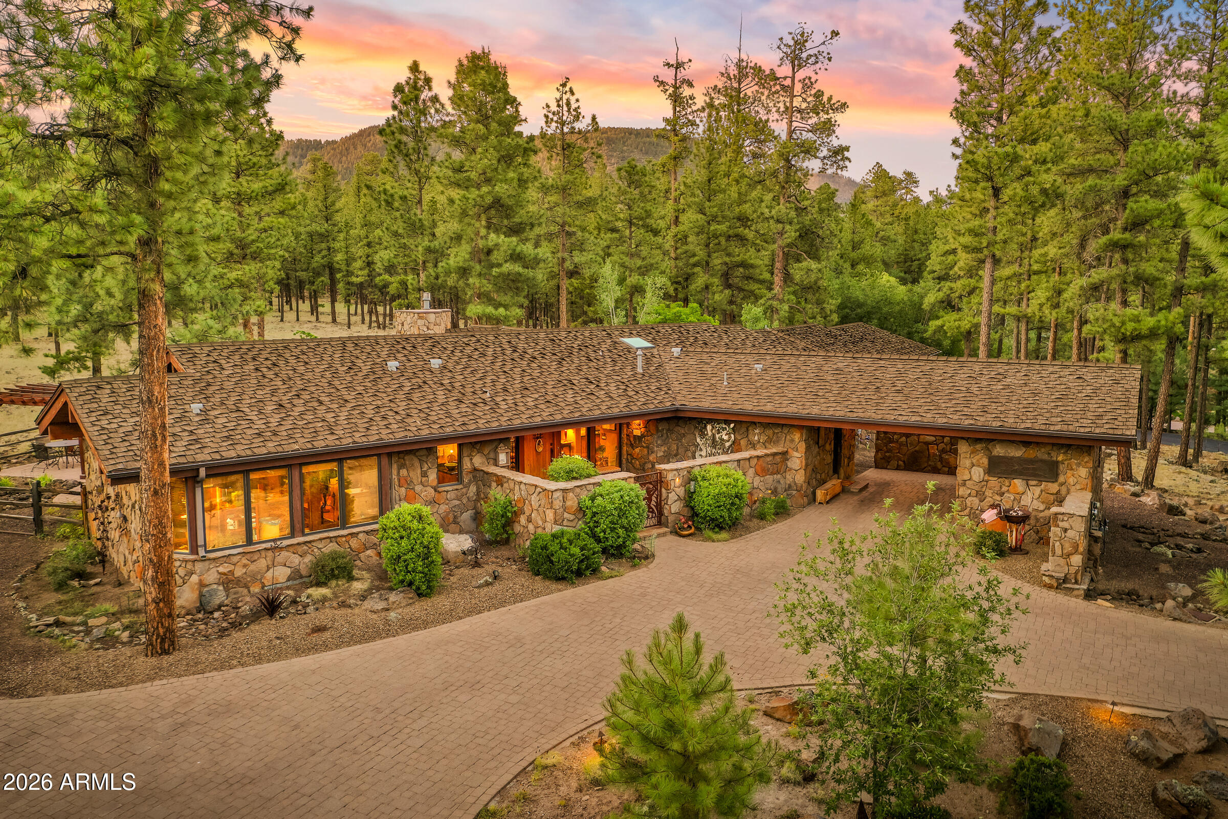 2901 N Creekside Drive, Flagstaff, AZ 86001