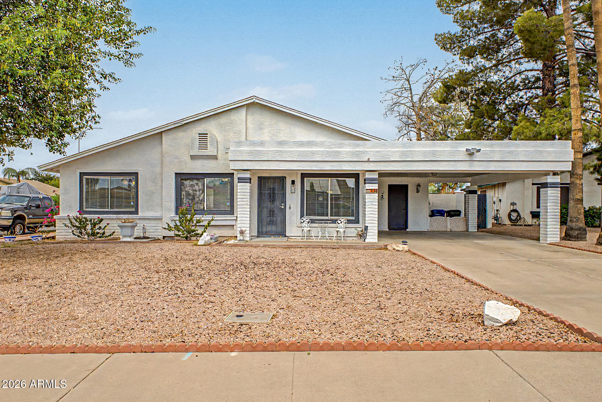 730 S WHITING Circle, Mesa, AZ 85204