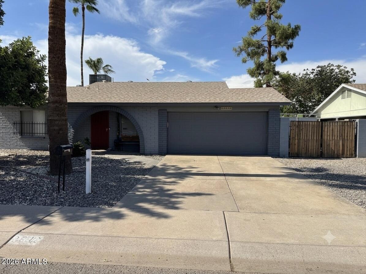 2840 W MICHELLE Drive, Phoenix, AZ 85053