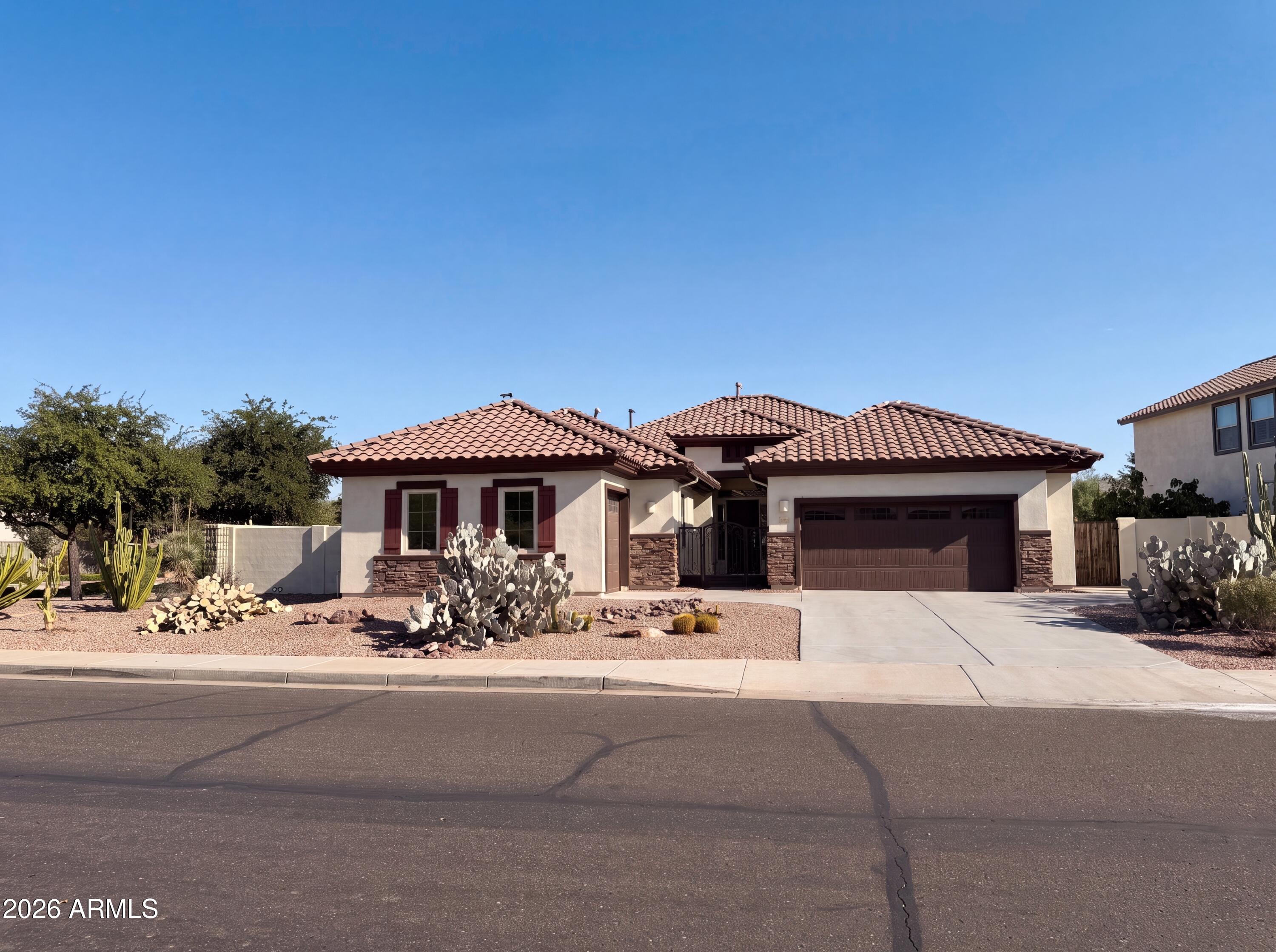 701 E CHARLEVOIX Avenue, Gilbert, AZ 85297