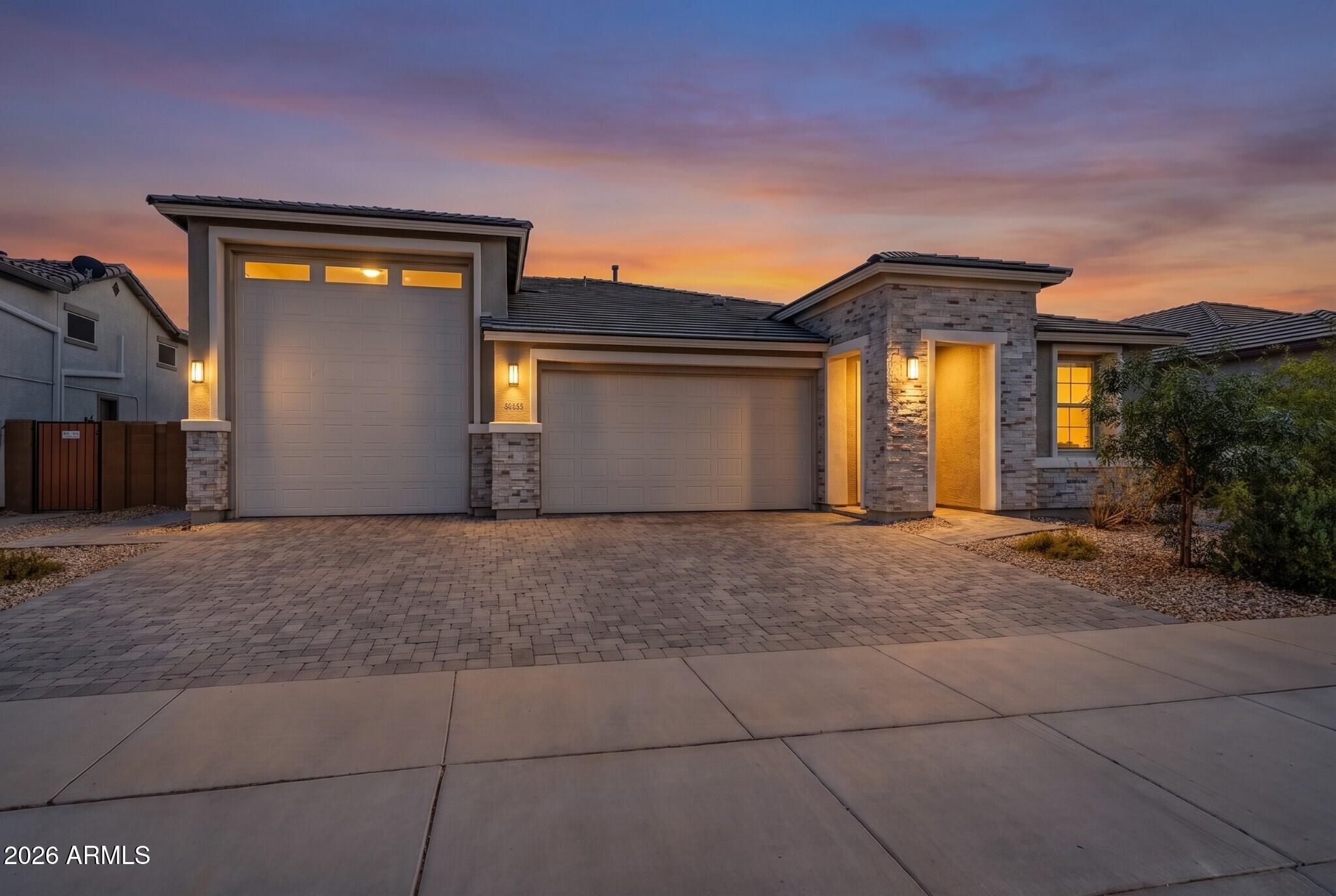 18585 W EL CORTEZ Place, Wittmann, AZ 85361