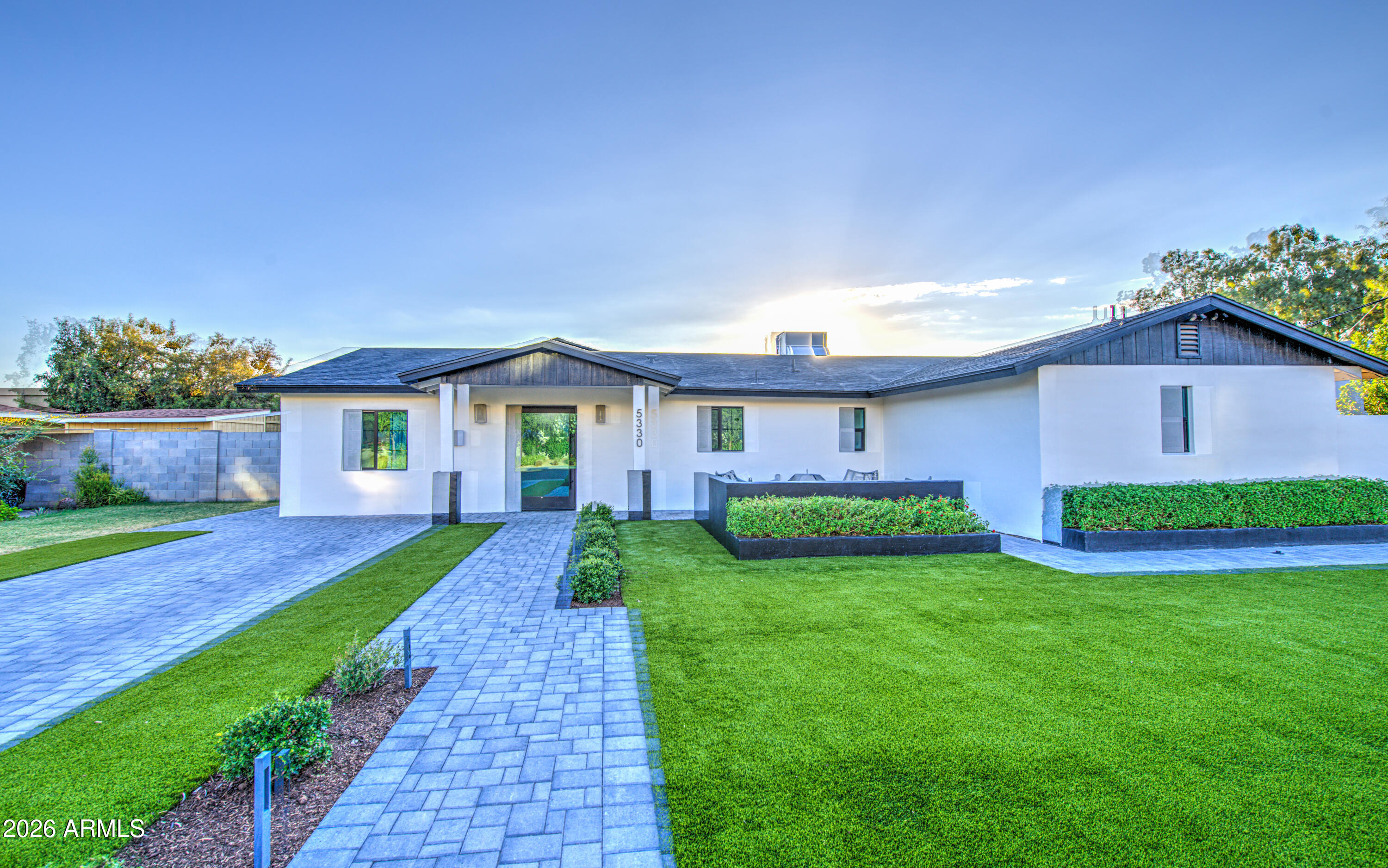 5330 N 18TH Street, Phoenix, AZ 85016