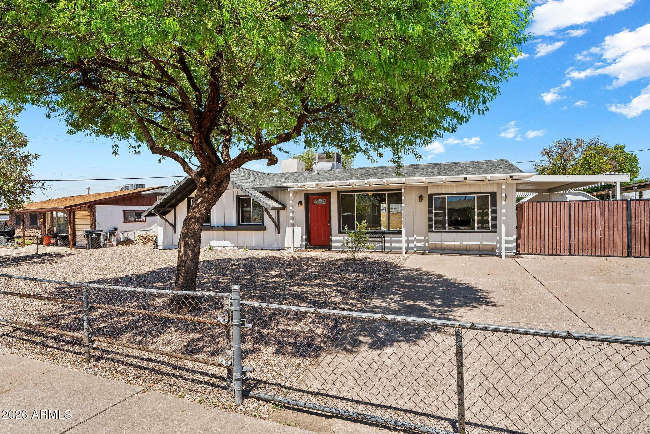 2240 W PARADISE Drive, Phoenix, AZ 85029