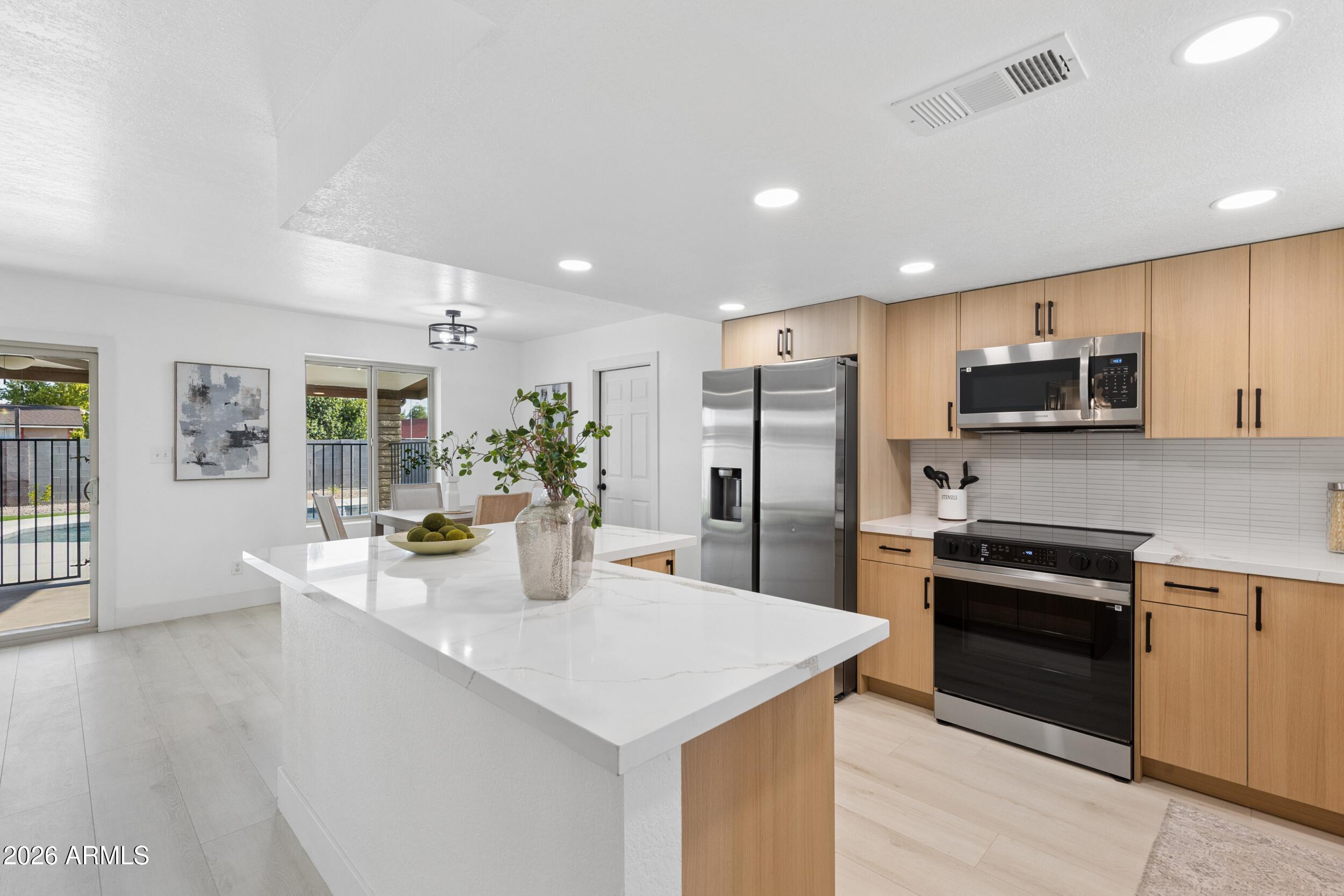 1727 E DIAMOND Avenue, Mesa, AZ 85204