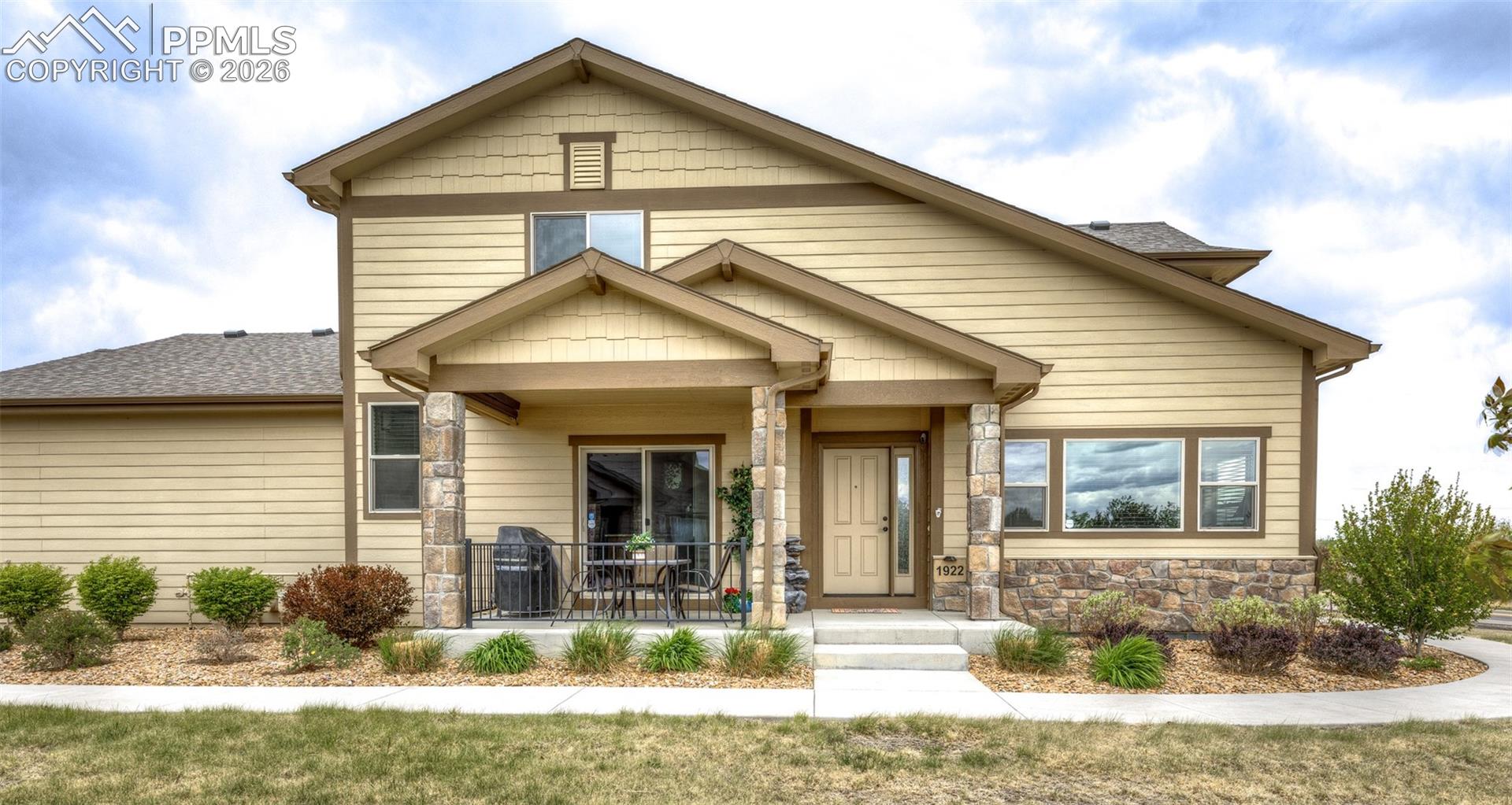 1922 Sunshine Peak Drive, Loveland, CO 80538