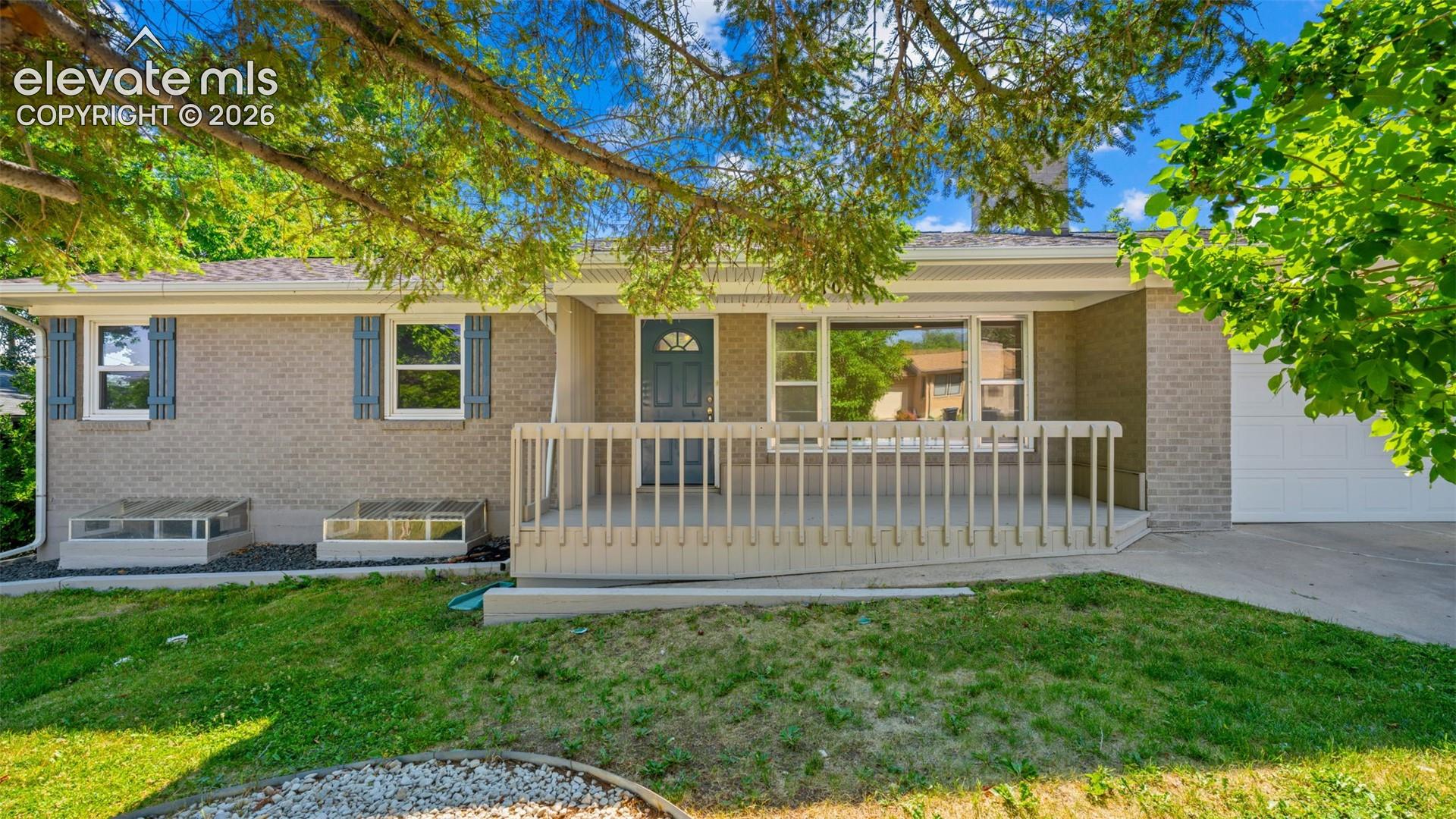 10 El Sereno Drive, Colorado Springs, CO 80906