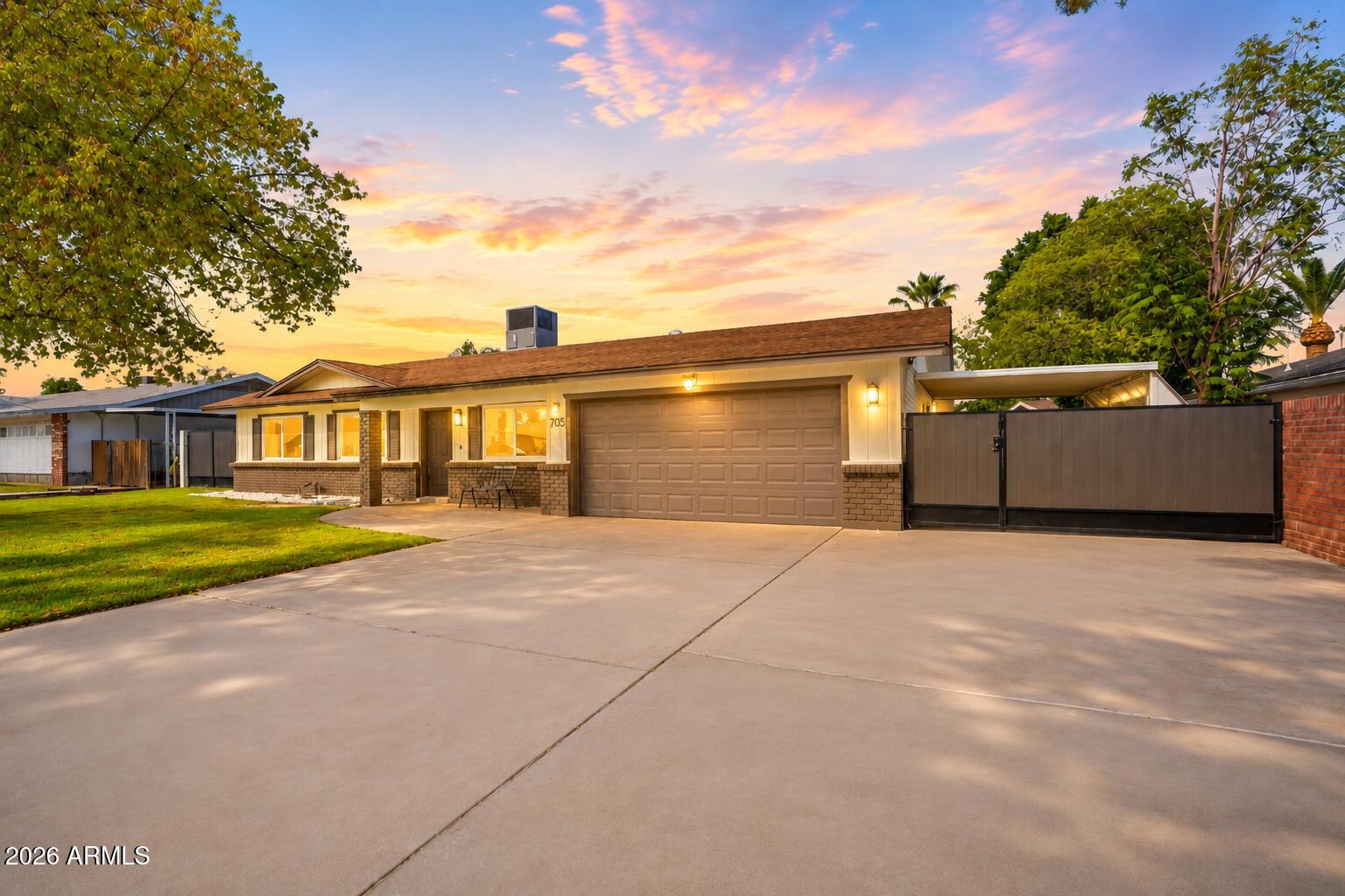 705 N ORACLE Circle, Mesa, AZ 85203