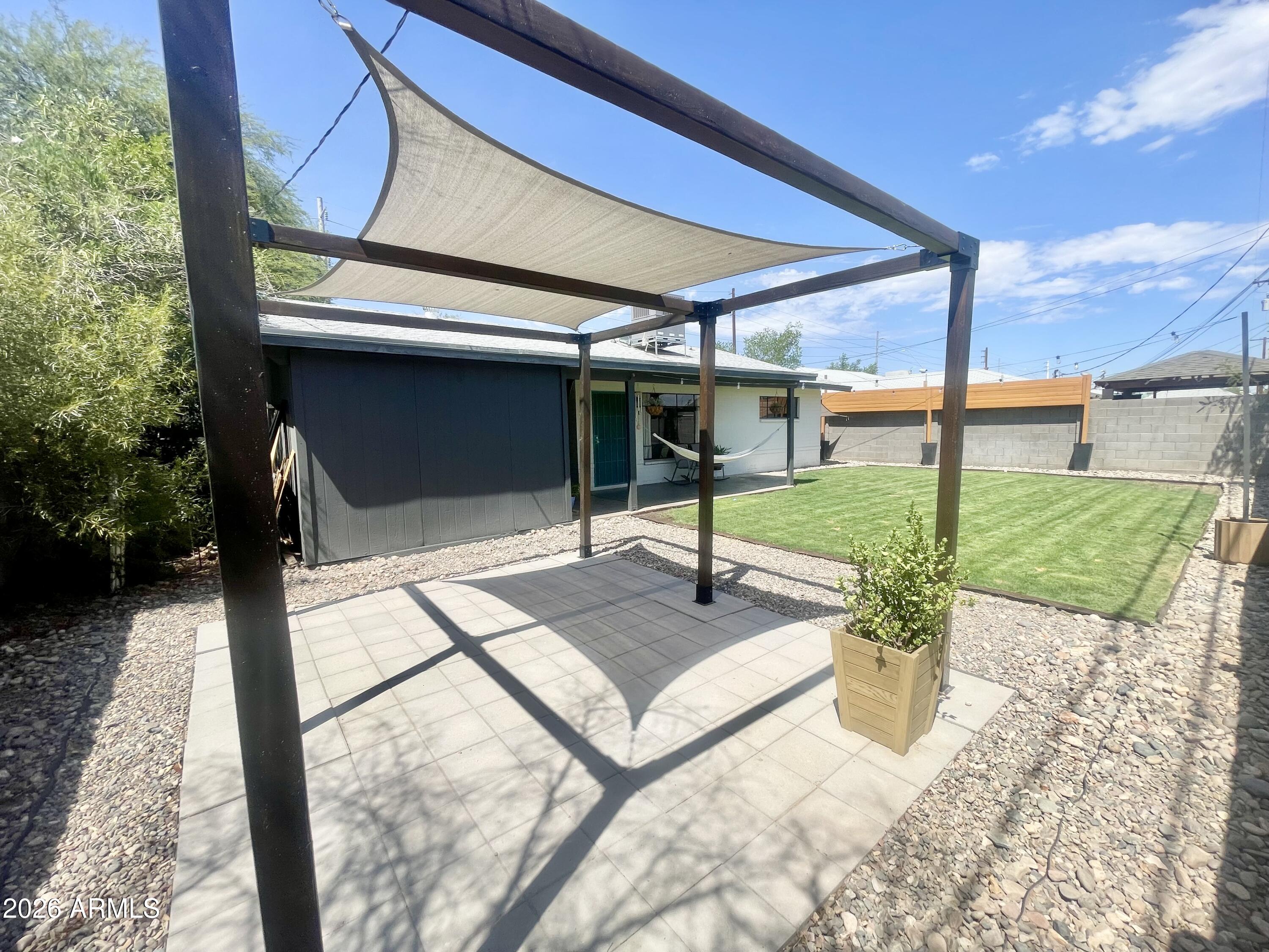529 W UNIVERSITY Drive, Mesa, AZ 85201