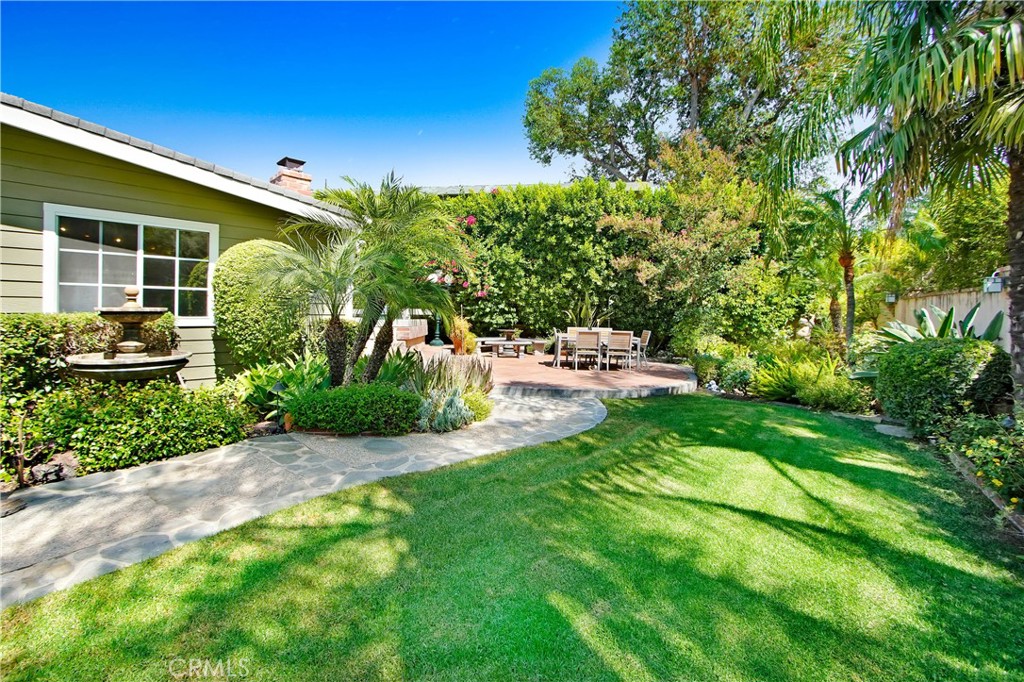 5062 Avenida Hacienda
