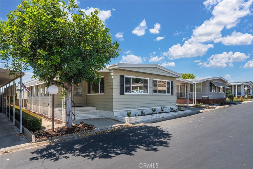 3761 Lake Grove 55