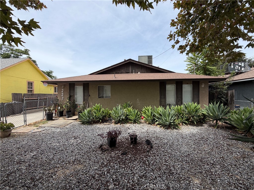 227 N Alessandro