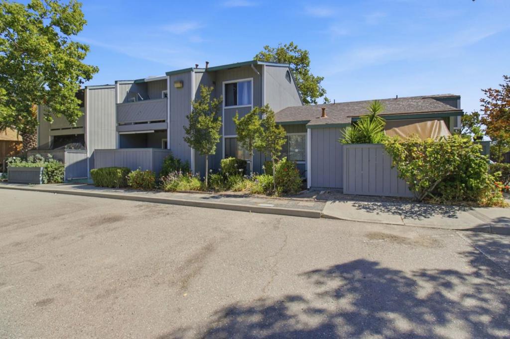 3530 Silver Oaks Way