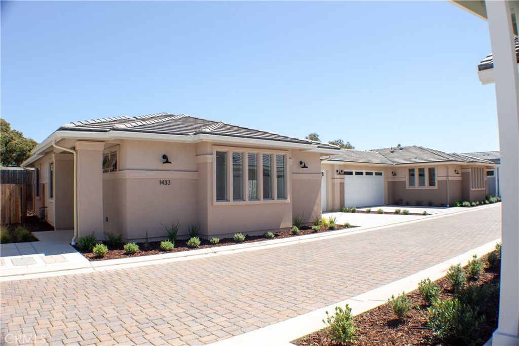 1468 Ronald Way