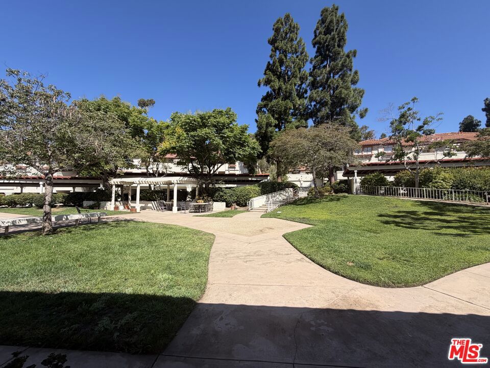 501 Palisades Drive 309