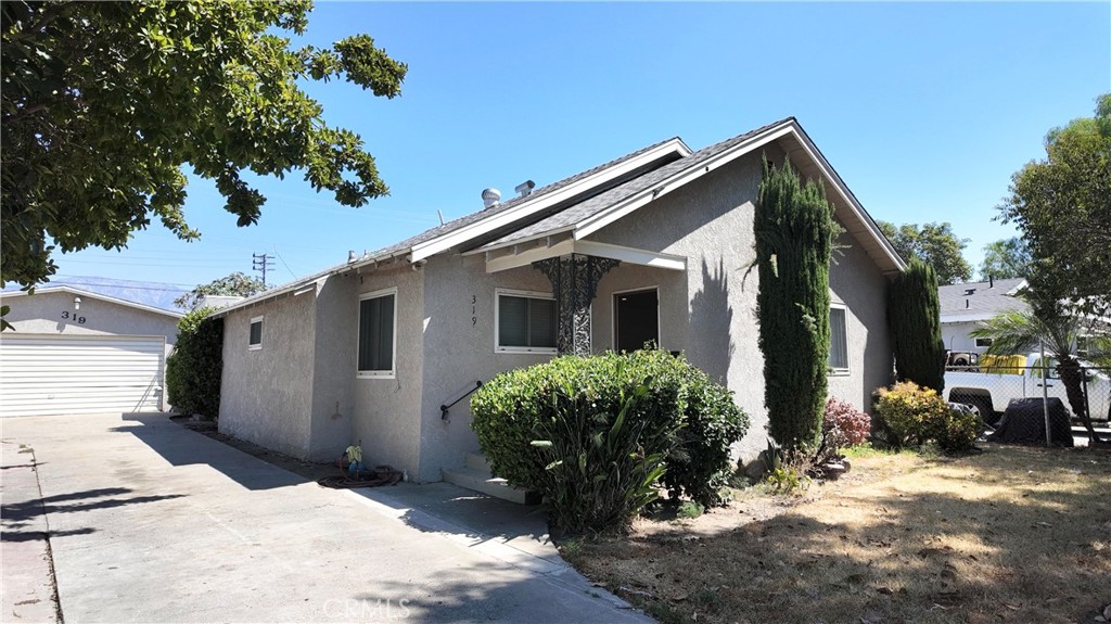 319 E Park