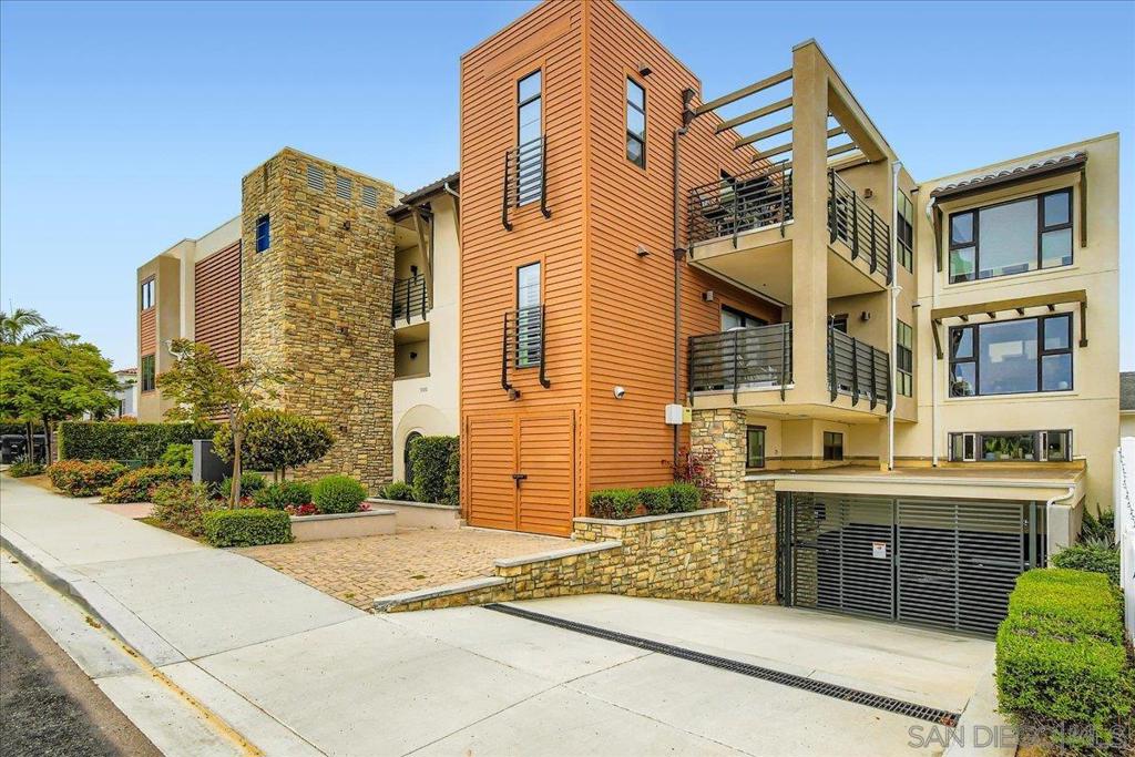 3128 Cañon St 301