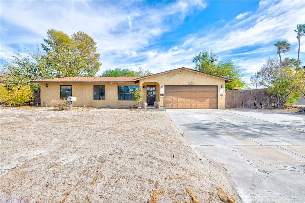 2302 E Wayne