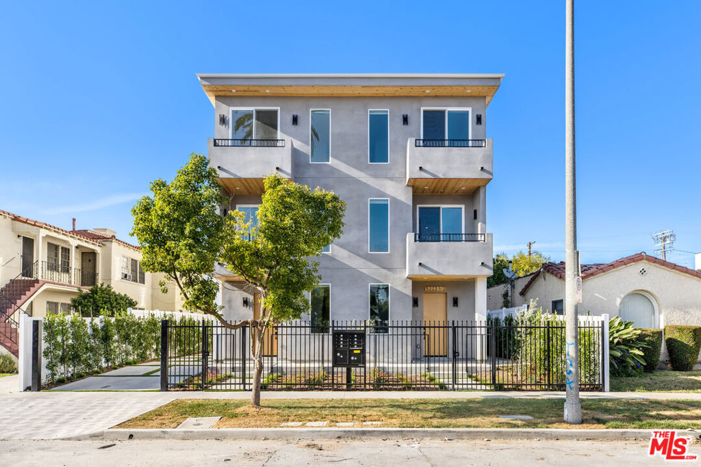 5223 W 20th Street 1/4