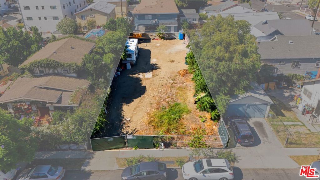 1339 W 35th Place