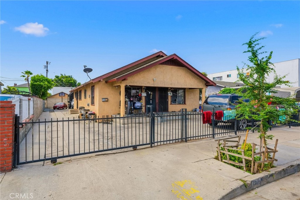 724 E 50th
