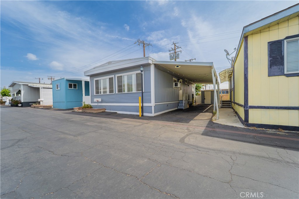 716 N Grand J4
