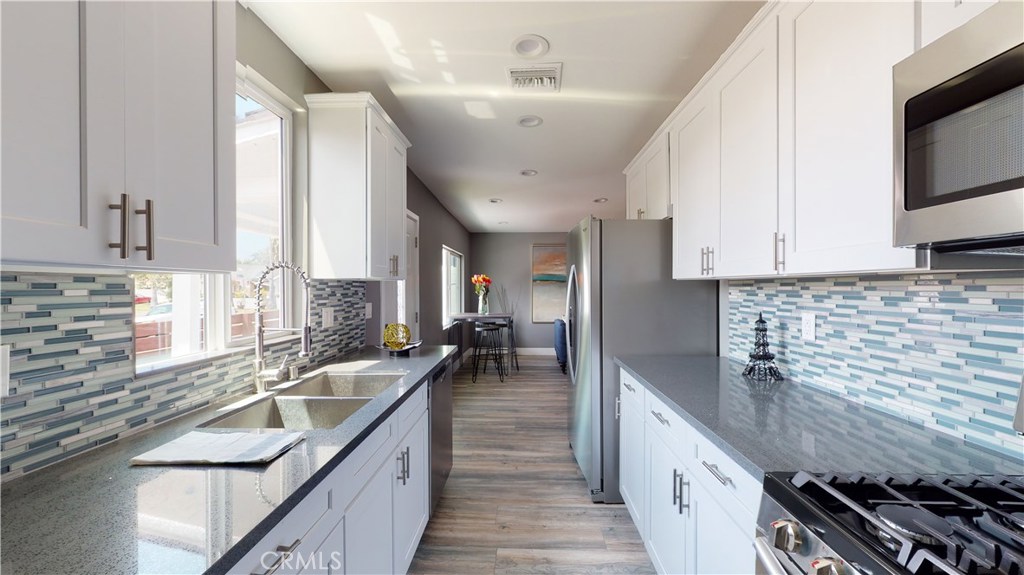 1939 W 36th Place