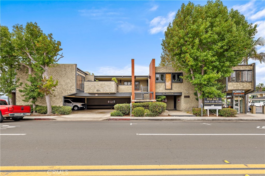 801 Glenneyre F