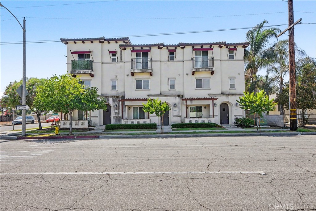 201 N Azusa Avenue 6