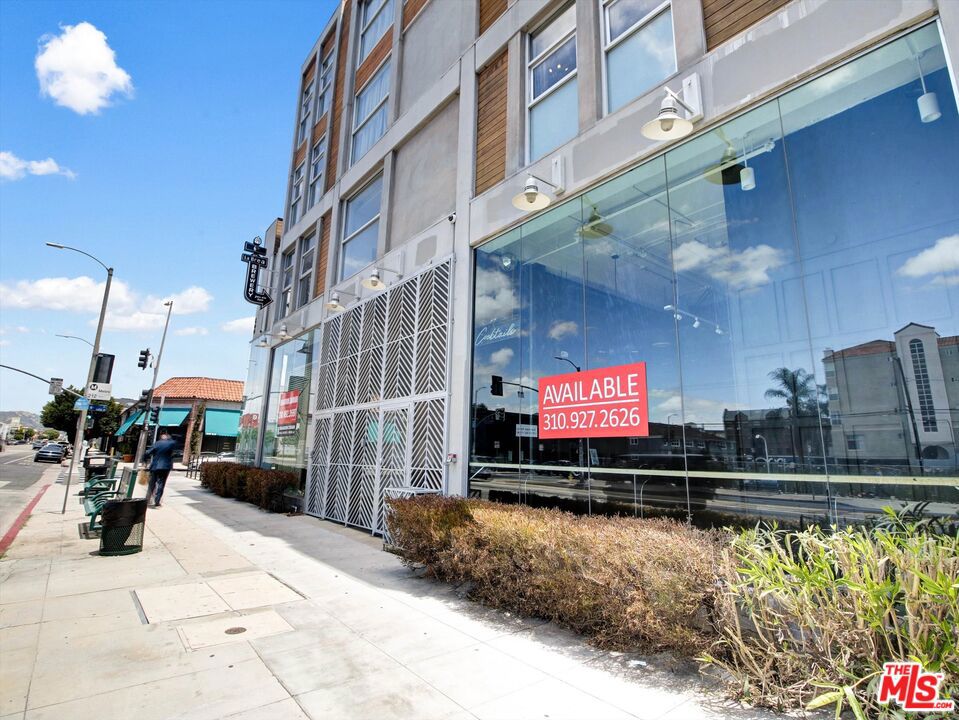 600 S La Brea Avenue 3