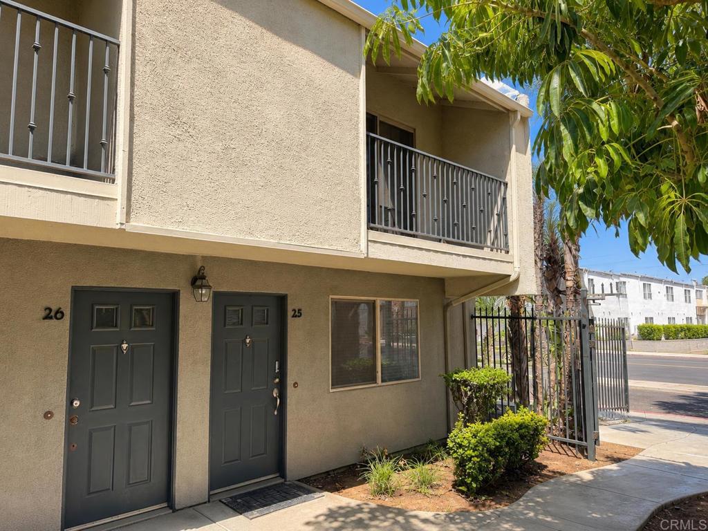 1045 Peach Ave 25