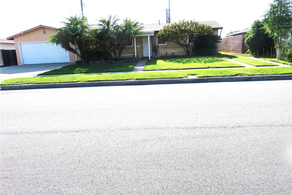 433 S Danbrook