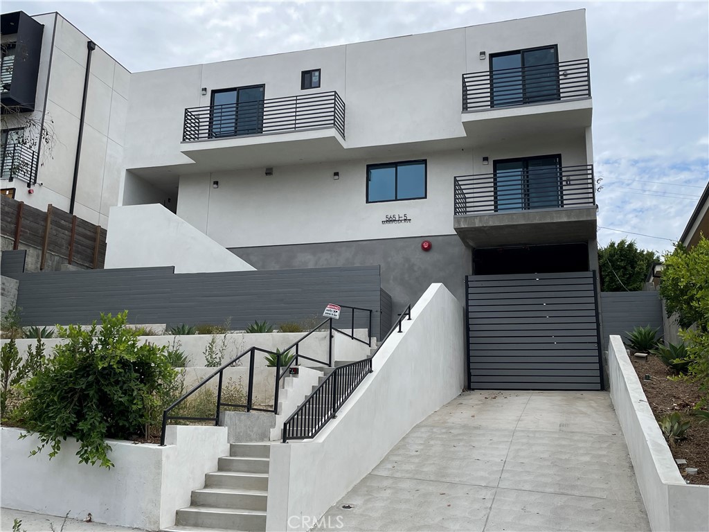 565 N Mariposa B