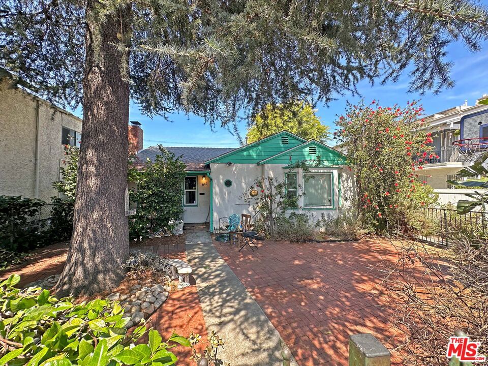 5623 Woodman Avenue