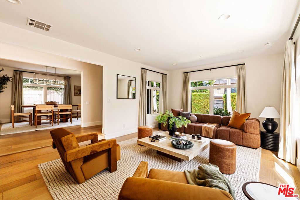 825 Huntley