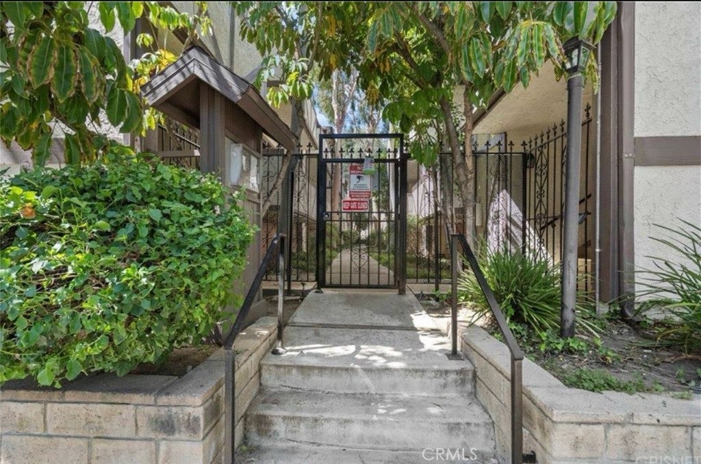 21815 Saticoy Street 30