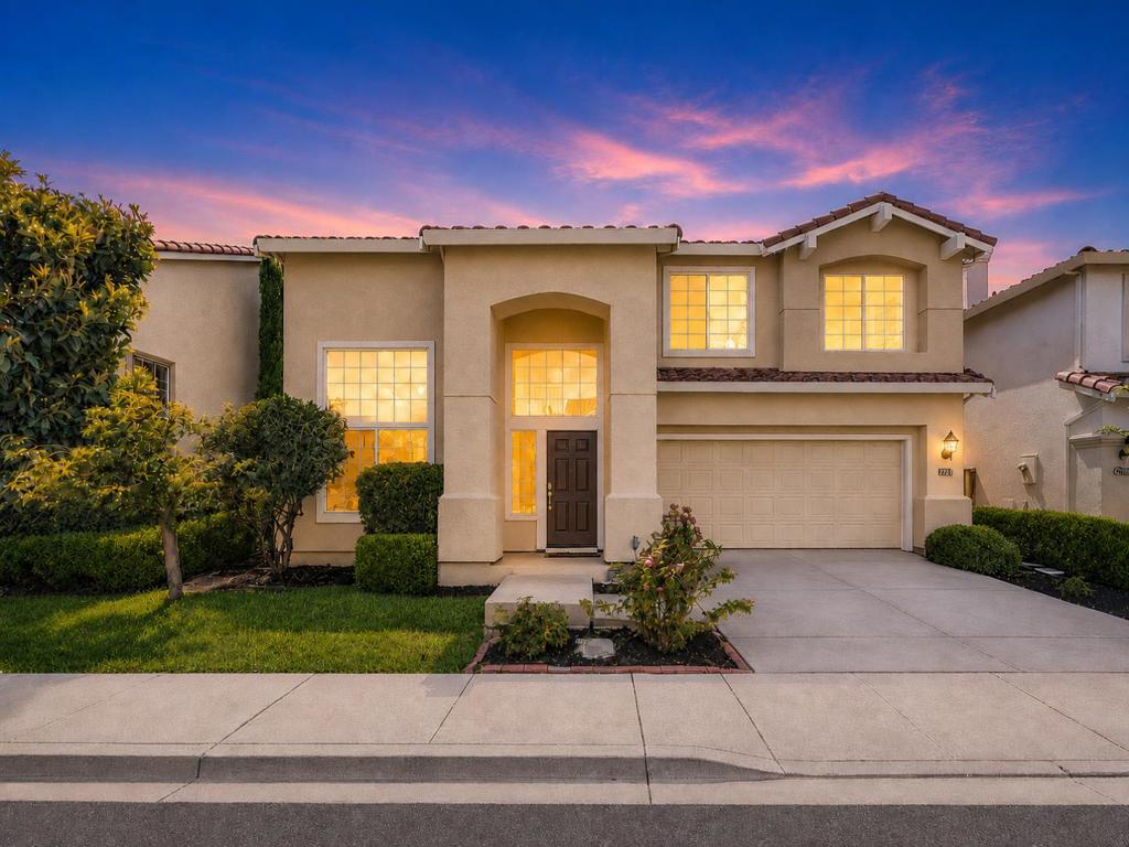 2230 Esperanca Avenue