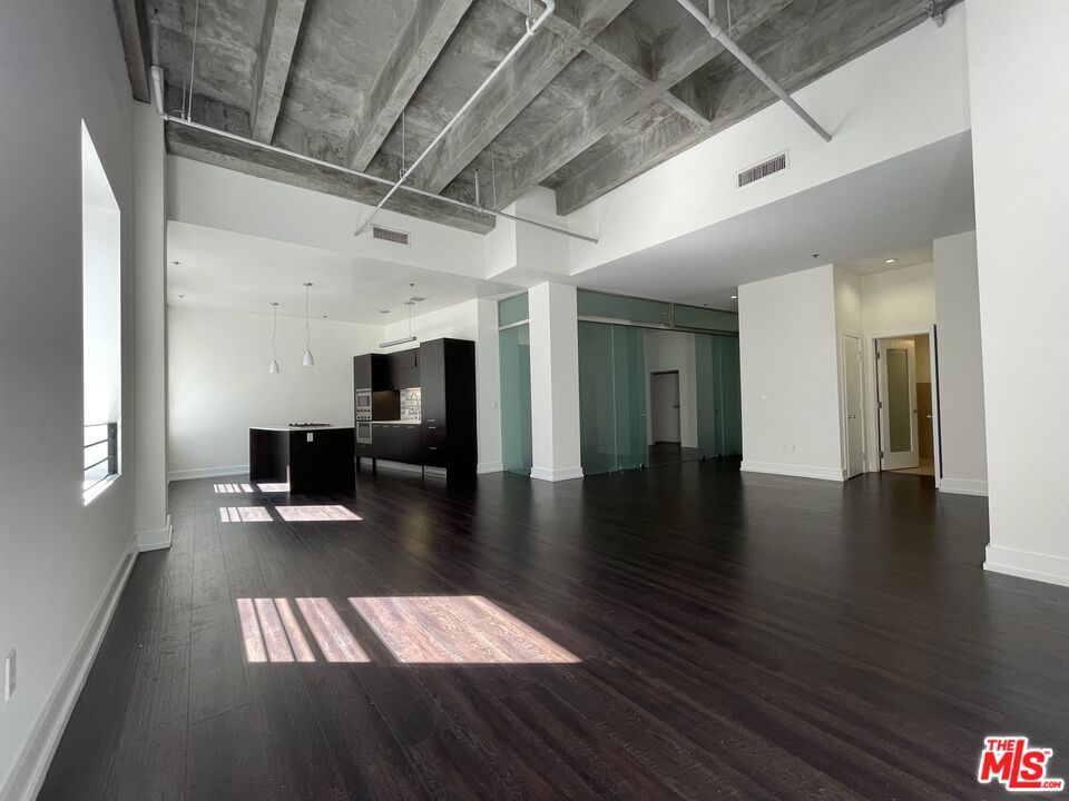 727 W 7th Street 1325