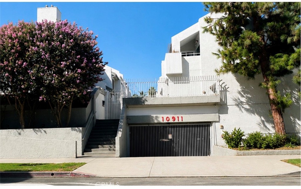 10911 Bluffside 22