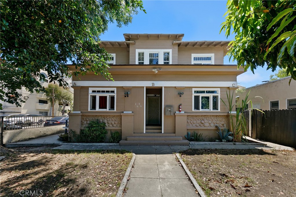 1636 N Stanton