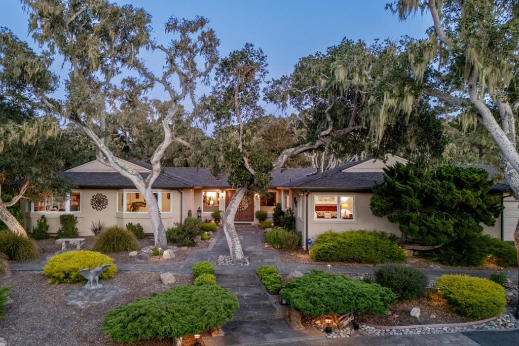 2831 Sloat Road